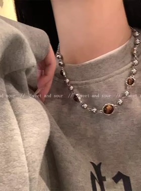 美拉德虎眼石项链轻奢小众高级感法式复古锁骨链2024年新款脖颈链