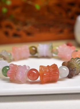 盐源玛瑙雕刻并蒂莲手链