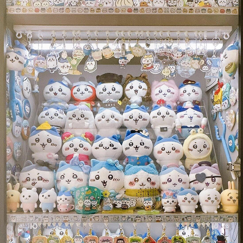 棉花娃娃收纳chiikawa玩偶挂件展示架吉伊毛绒公仔展示盒透明阶梯 - 图2