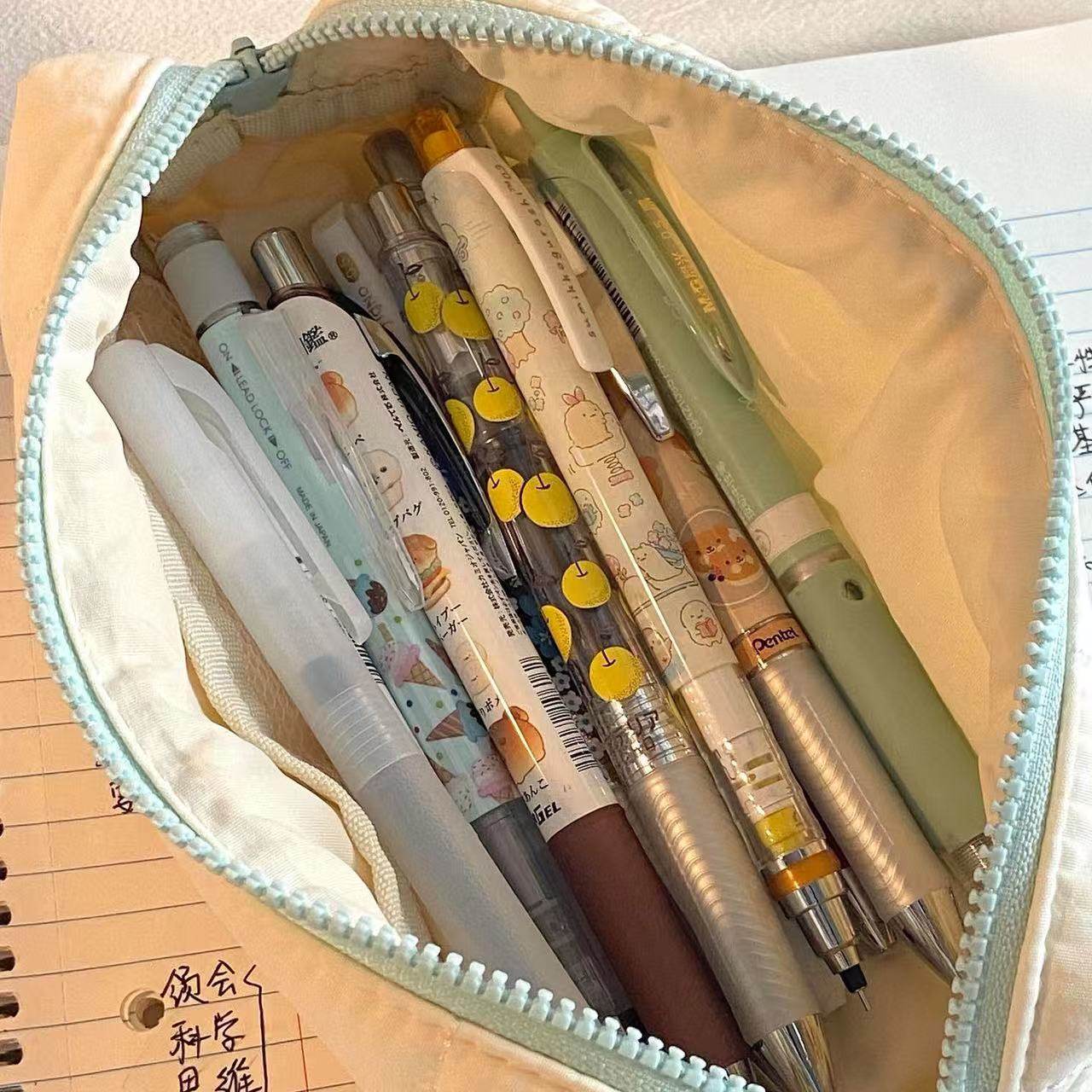 小红书同款奶fufu云朵面包笔袋女生ins风简约高颜值大容量文具袋,淘宝优惠券,粉丝福利购,淘宝优惠卷