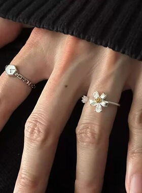 甜美小花朵戒指女ins风小众设计感手表开口指环百搭叠戴食指戒潮
