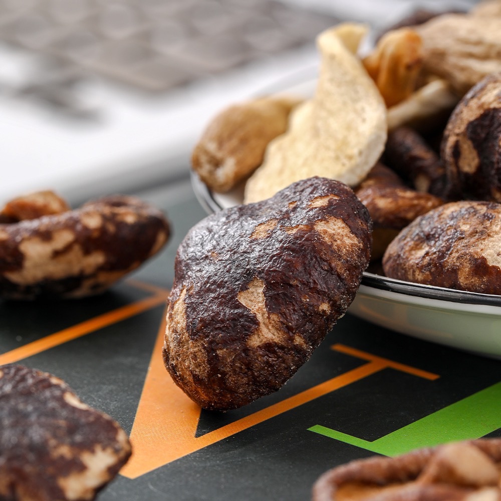 盒马MAX混合菌菇脆300g香菇杏鲍菇鹿茸菇控温脱水非膨化蔬菜干 - 图2