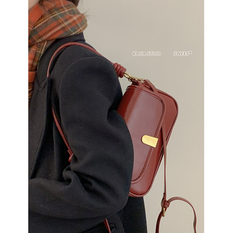 复古红色女2022冬天新款高级斜挎包 奔蕾女士包袋