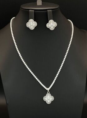 彩色满钻锆石四叶草五花项链轻奢简约时尚直播爆款跨境批发