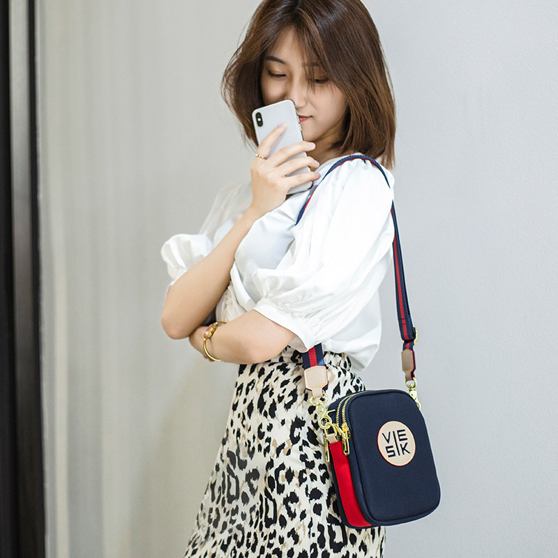 2020新款女士尼龙牛津布休闲斜挎包 温斯凯女士包袋