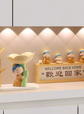 奶油风戴珍珠耳环少女摆件礼物