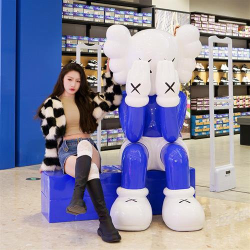 网红kaws芝麻街大摆件潮牌卡瓦斯公仔玻璃钢雕塑客厅门店大型装饰 - 图2