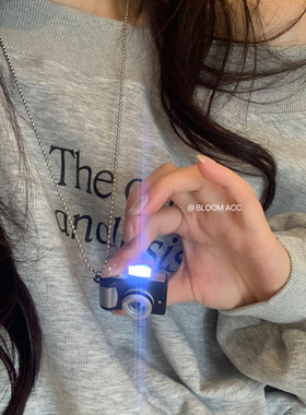 小众设计感趣味闪光灯相机吊坠项链女韩国博主同款百搭长款毛衣链