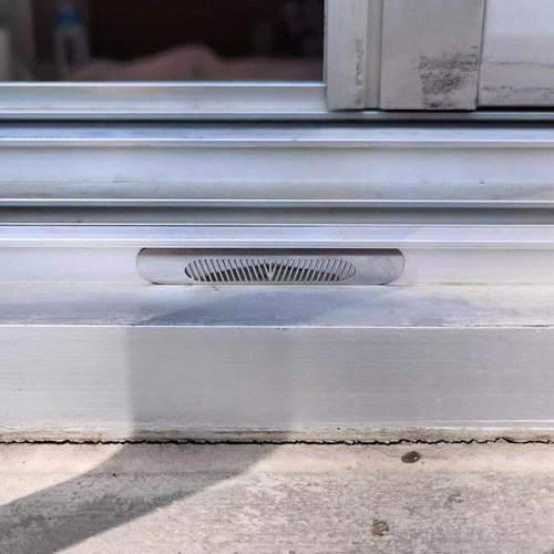 升级款门窗流水孔防蚊虫贴不锈钢自粘纱窗排水孔出水口堵洞网家用 - 图1