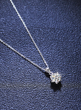 s925纯银镀PT950 铂金吊坠1克拉莫桑石项链女时尚经典雪花锁骨链