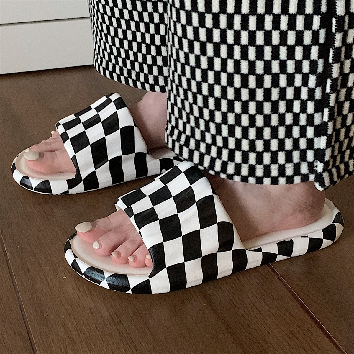 居家凉拖鞋女夏季浴室洗澡用防滑家用eva平底时尚棋盘格凉拖鞋,淘宝优惠券,粉丝福利购,淘宝优惠卷