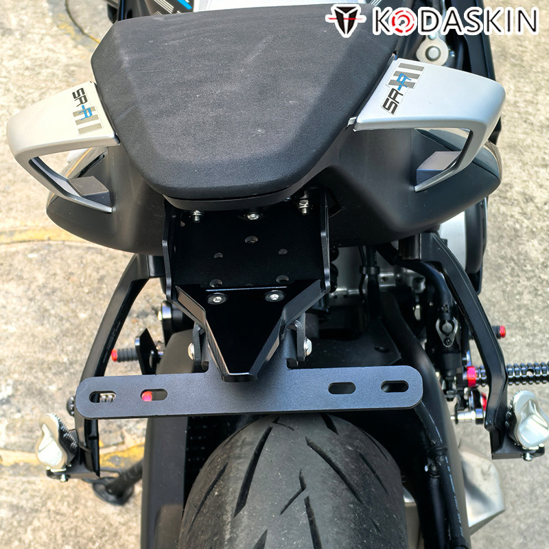 适用于春风675SR 675NK改装短尾战斗后尾翼车牌架牌照架后挡泥架
