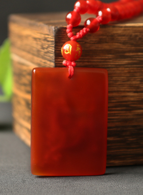 天然红玉髓属马吊坠玛瑙