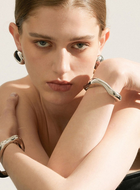 Céleste抽象银色开口手镯女