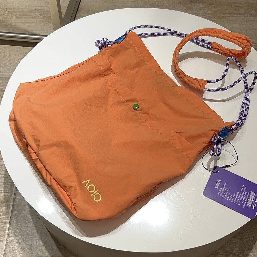 Lightweight sports water-repellent crossbody shoulder bag