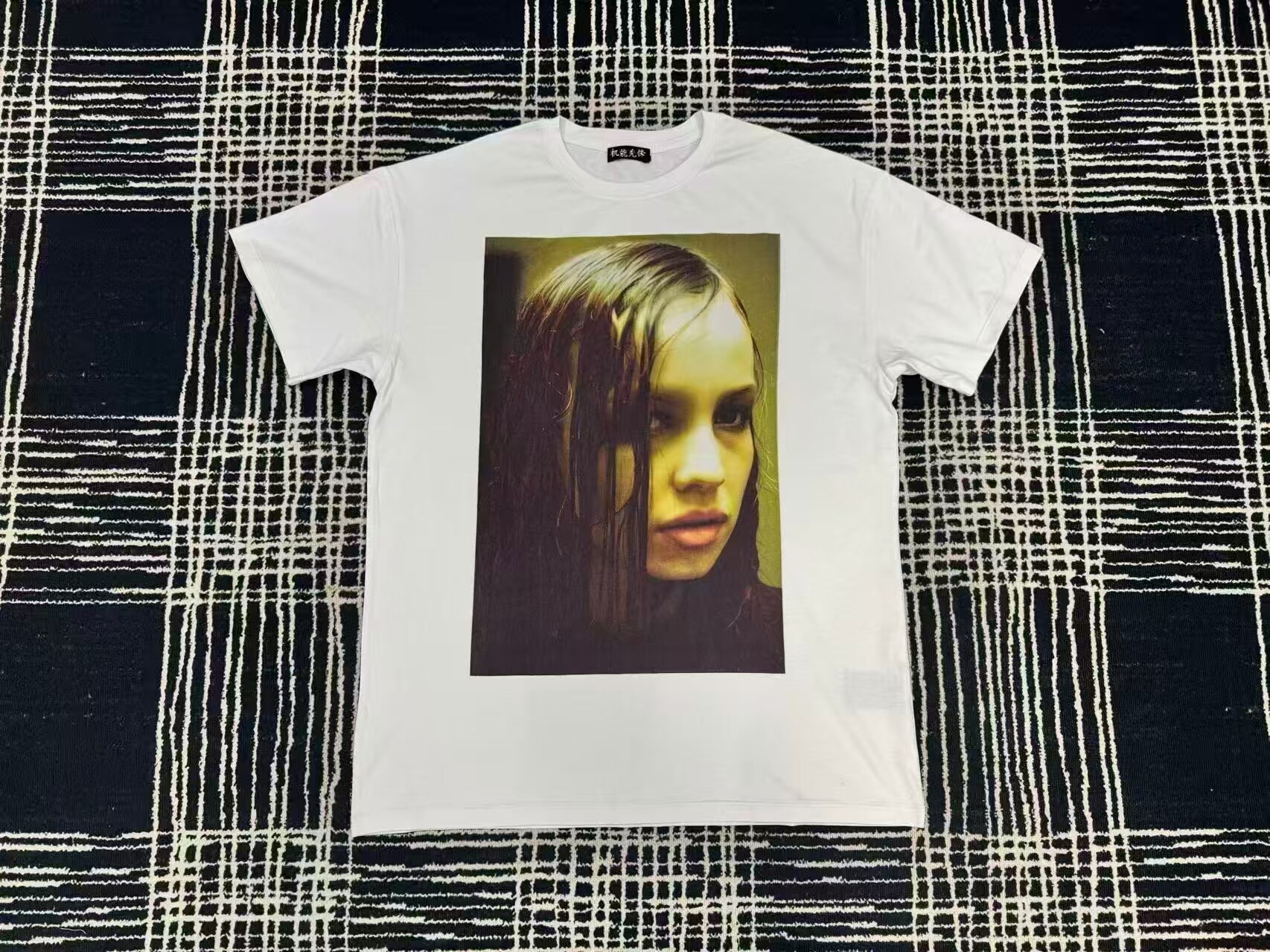 MADEBYSWAG: Independent Fall Street Christina portrait short-sleeved T-shirt