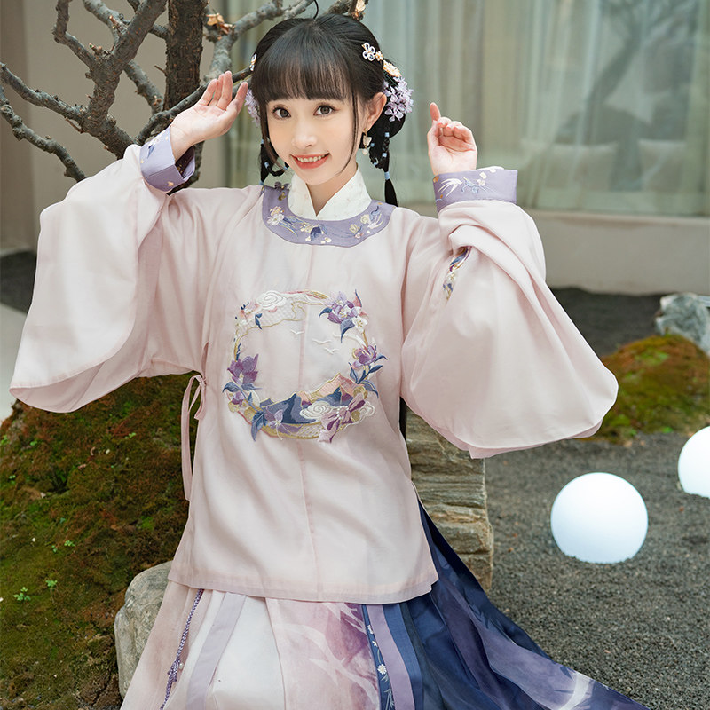 十三余小豆蔻明制汉服女春马面裙 十三余汉服