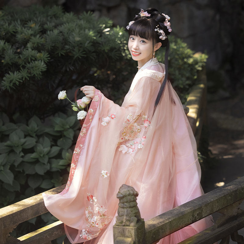 十三余儿[问桃仙兔]刺绣大袖小豆蔻 十三余汉服