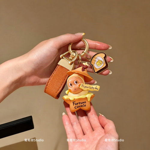 葡萄甜创意新款星星人少女心精致包包挂件可爱情侣汽车钥匙扣真皮 - 图0
