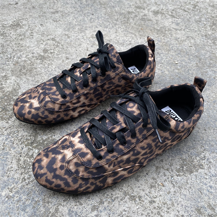 西班牙新品2024秋季野性复古豹纹圆头深口交叉系带休闲平底女单鞋,淘宝优惠券,粉丝福利购,淘宝优惠卷