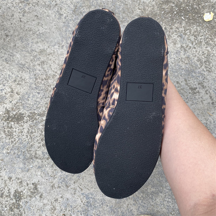 西班牙新品2024秋季野性复古豹纹圆头深口交叉系带休闲平底女单鞋,淘宝优惠券,粉丝福利购,淘宝优惠卷