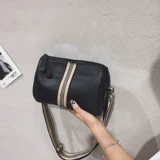 Кожаная сумка на одно плечо для отдыха, подушка, Гонконг, из натуральной кожи, воловья кожа
