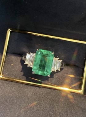 祖母绿钻石三石款定制戒指