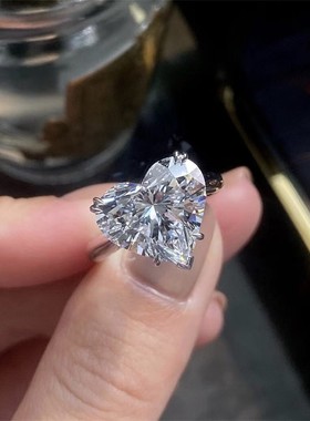 天然心形圆钻石戒指定制