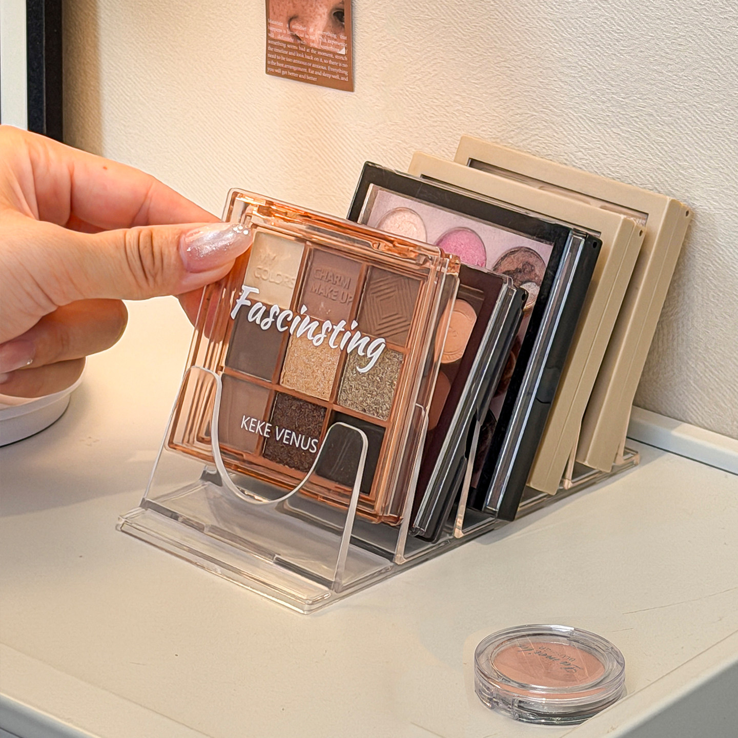 眼影盘收纳神器透明分隔盒子桌面彩妆粉饼腮红化妆品置物架展示架,淘宝优惠券,粉丝福利购,淘宝优惠卷
