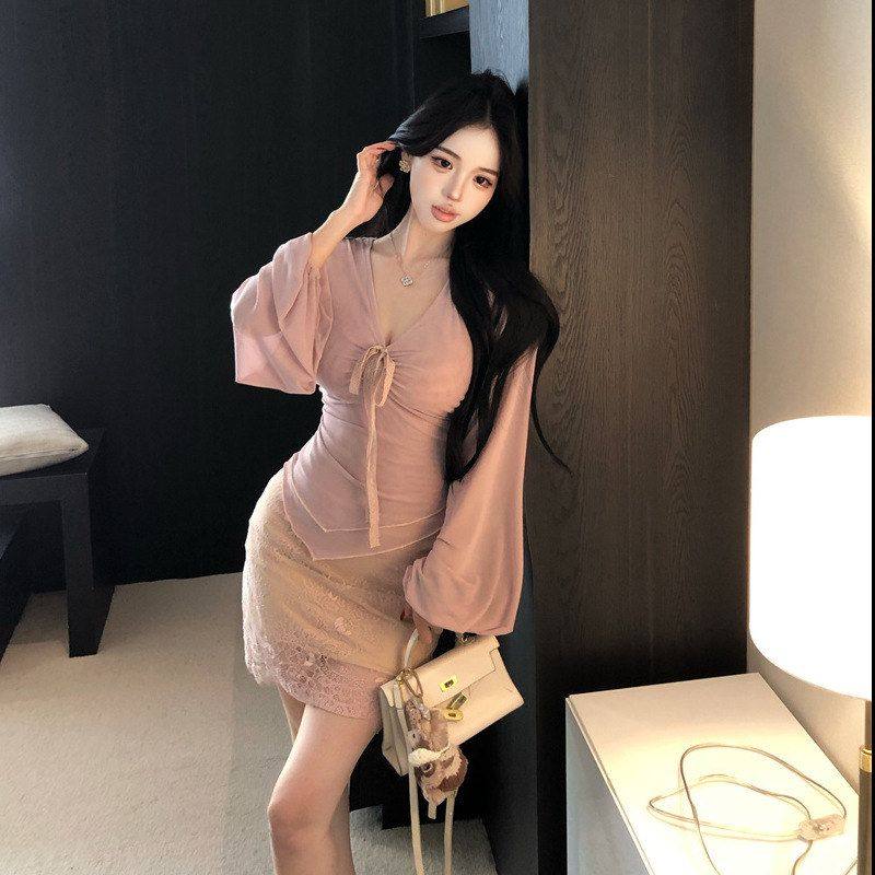 粉色修身绑带v领长袖T恤女秋季纯欲套装蕾丝拼接包臀半身裙两件套,淘宝优惠券,粉丝福利购,淘宝优惠卷