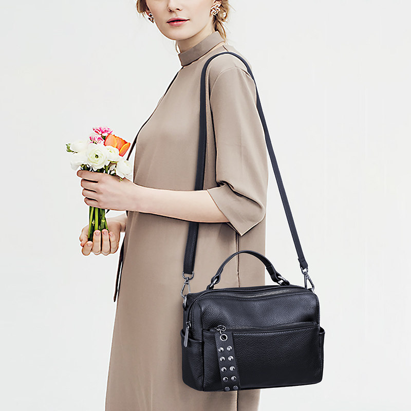 澳迪佳波士顿女2020新款潮枕头包 澳迪佳女士包袋