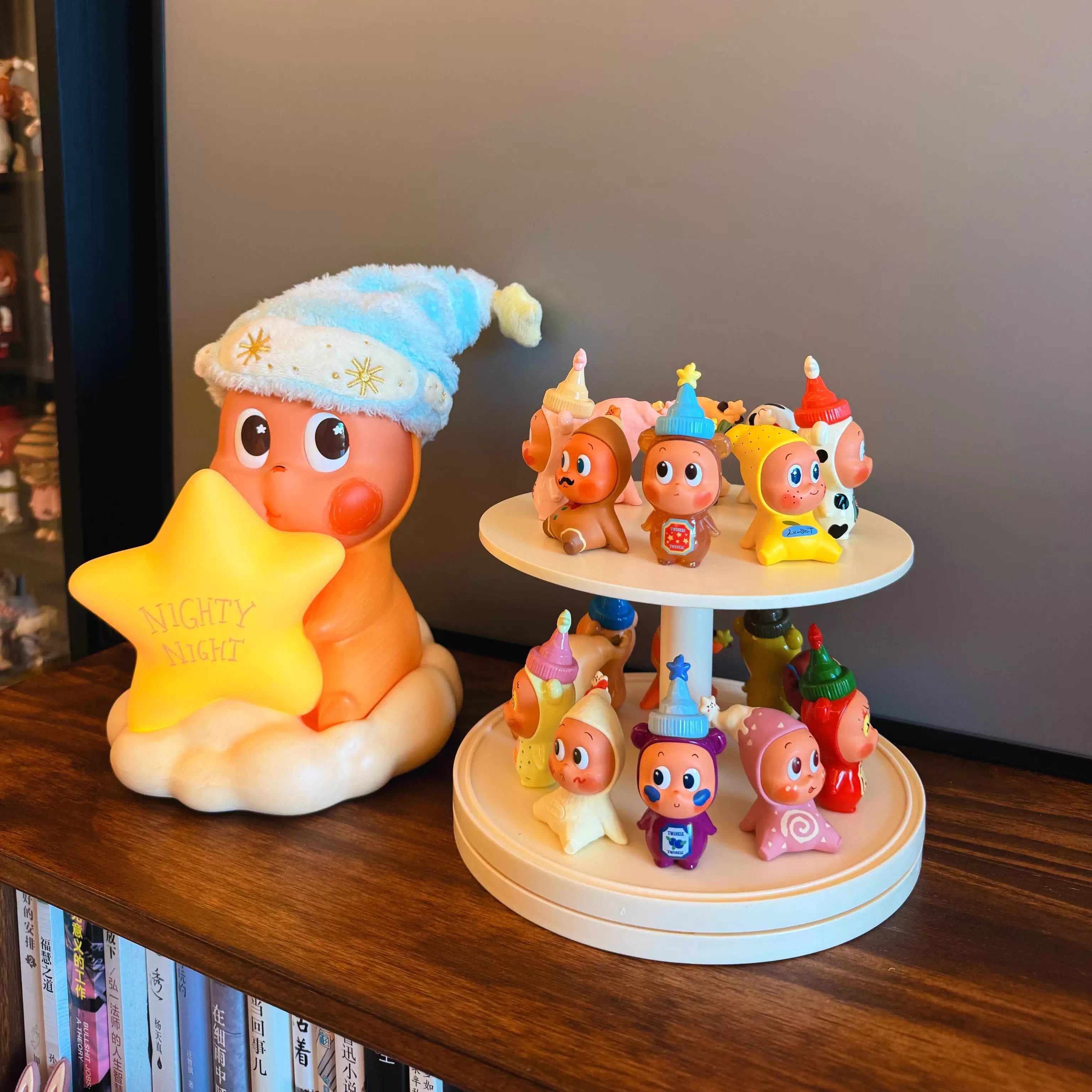 【旋转屋】盲盒展示置物架手办展示柜透明保护罩展示摆台娃娃公仔,淘宝优惠券,粉丝福利购,淘宝优惠卷