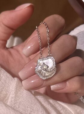 轻奢高级感中古拉丝海棠花项链耳钉镶钻清冷精致时尚气质复古