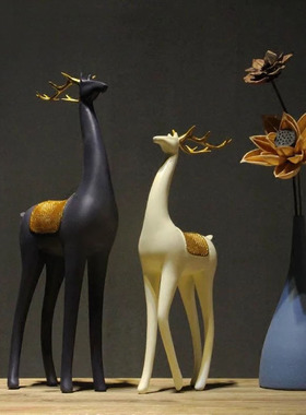 现代北欧轻奢鹿摆件情侣s麋鹿新中式家居装饰客厅玄关乔迁结婚礼