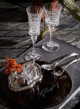 现代轻奢样板间样板房餐桌装饰品陶瓷西餐盘餐具刀叉勺红酒杯摆件