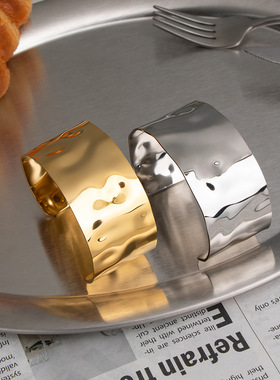 欧美几何锤纹宽面金钢手镯