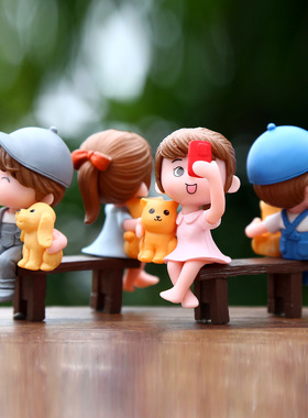 卡通风格情侣摆件自拍板凳