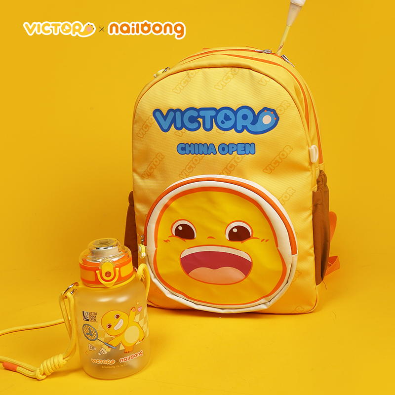 VICTOR威克多胜利儿童包2025公开赛x奶龙系列BR-011JR-NL-CO25 - 图0