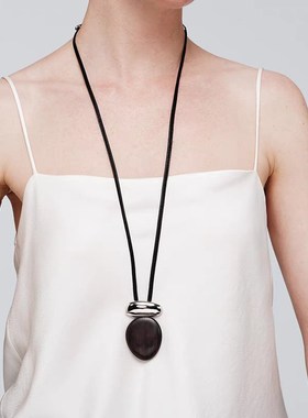 黑檀木金属拼接项链女新中式轻奢小众设计高级感长款皮绳毛衣链