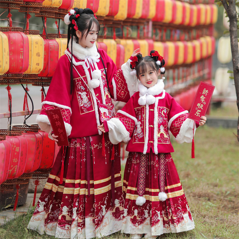 玉兔望兔原创冬季加厚明制汉服女中国风新年款拜年马面裙古装全套 - 图1