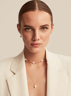 【直营颈链女光星耀赫本