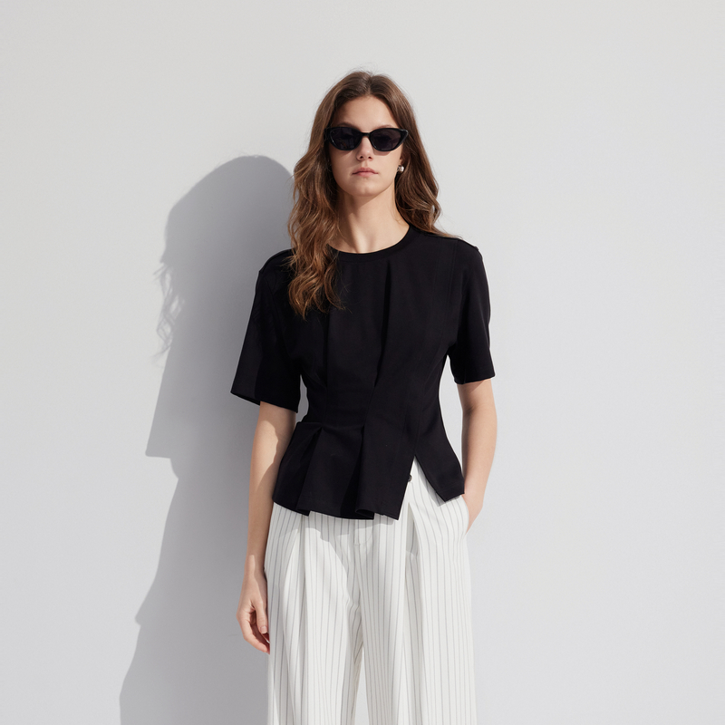 【自营】ELLE白色褶皱圆领淡人短袖T恤女2025夏新款正肩内搭上衣 - 图1