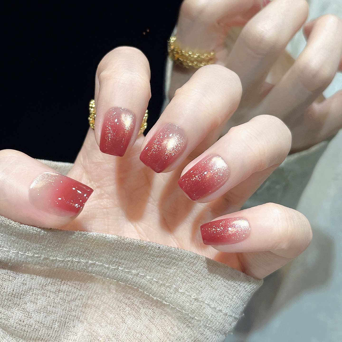 手工穿戴美甲酒红色渐变猫眼2026新款高级感短款新娘贴片绯色金砂,淘宝优惠券,粉丝福利购,淘宝优惠卷