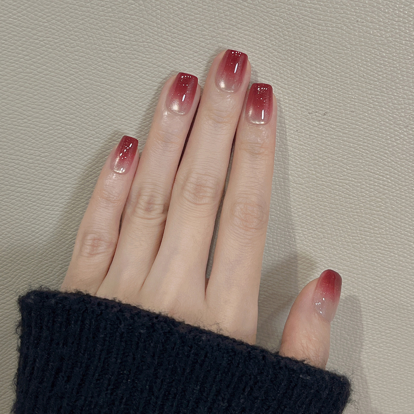 手工穿戴美甲酒红色渐变猫眼2026新款高级感短款新娘贴片绯色金砂,淘宝优惠券,粉丝福利购,淘宝优惠卷