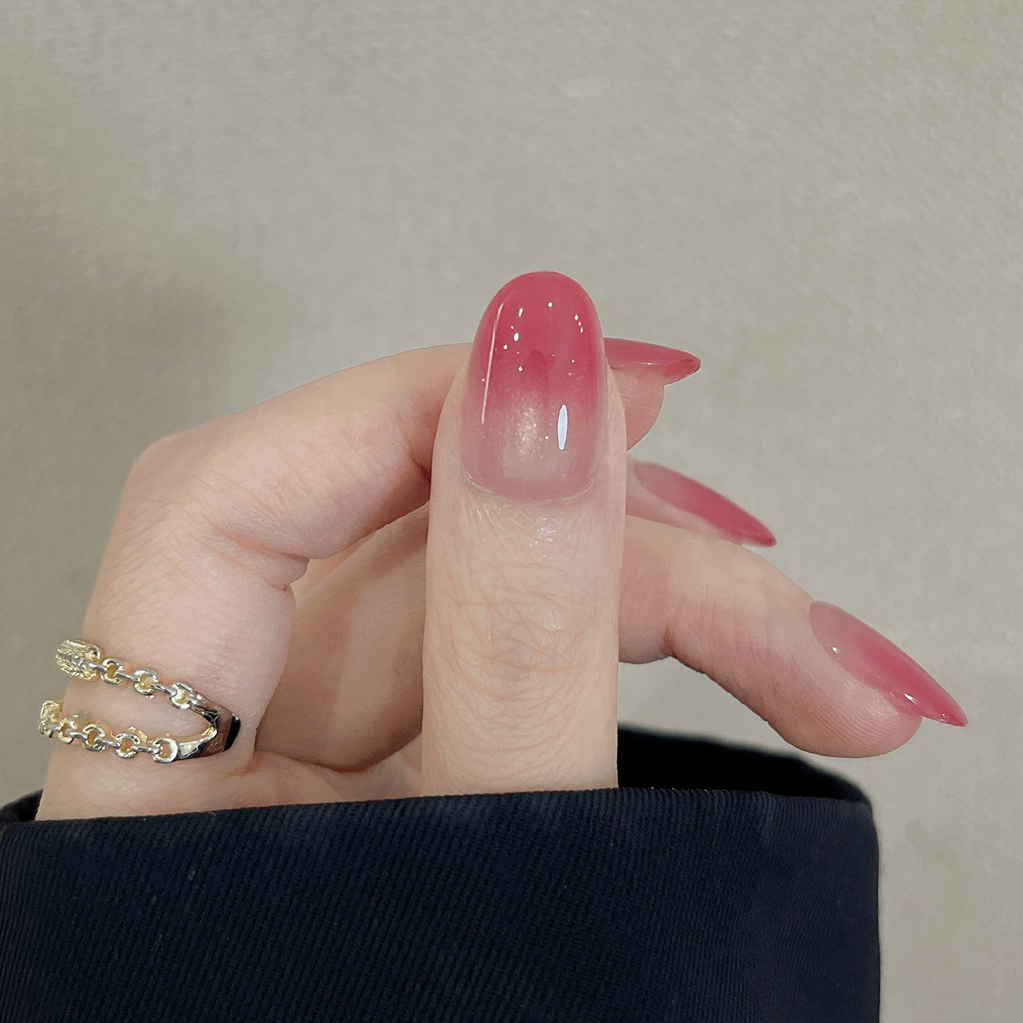 穿戴美甲短款玫红色渐变显白猫眼2026新款高级感指甲贴片玫意千浔,淘宝优惠券,粉丝福利购,淘宝优惠卷