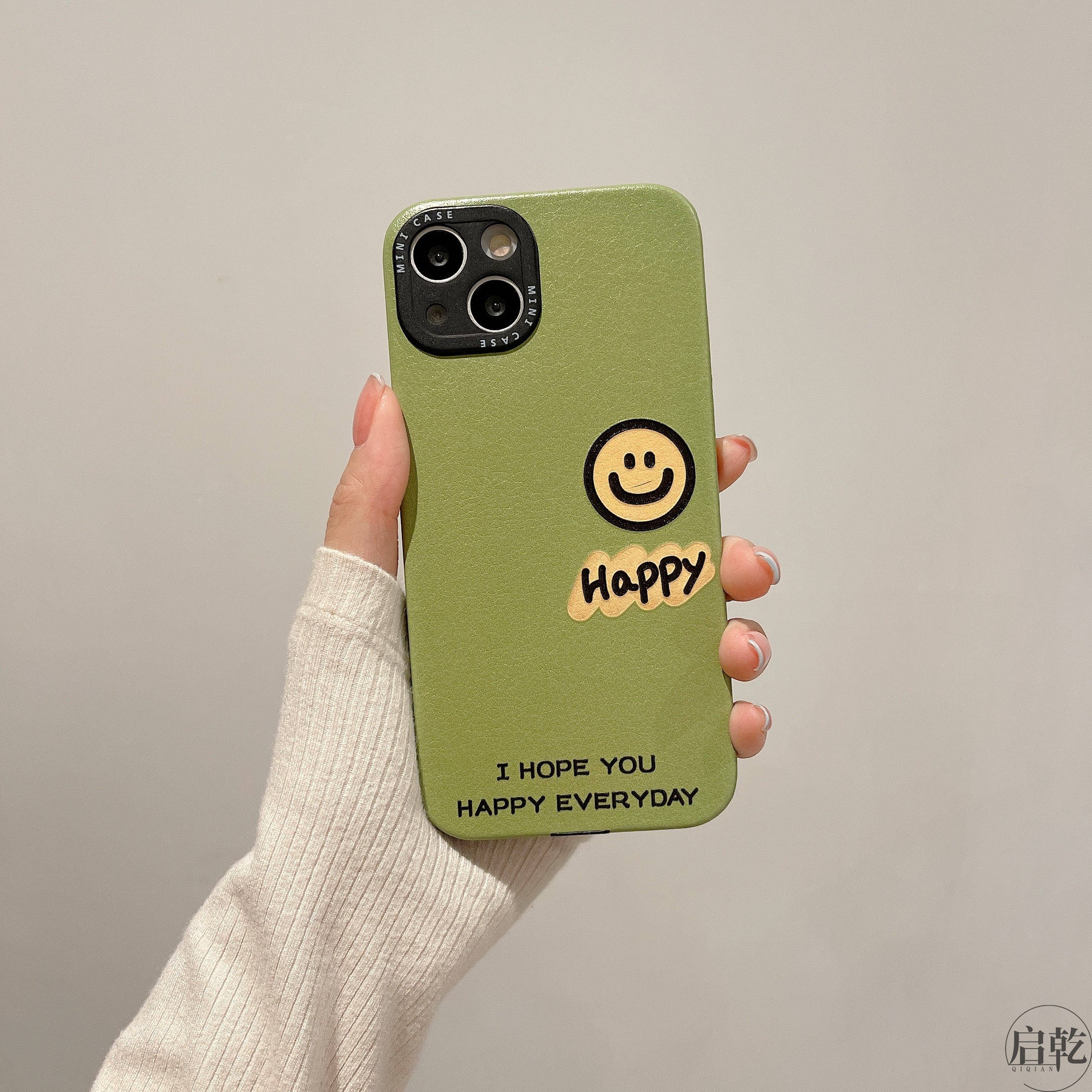 启乾 小众笑脸英文字母iPhone15/14手机壳适用苹果13promax皮质软壳12/11简约创意治愈新款防摔情侣男女绿色