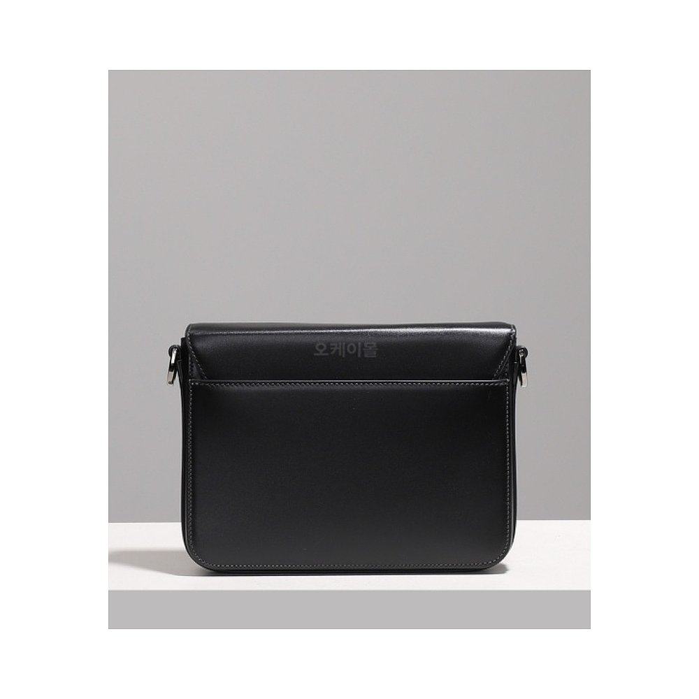  天猫国际探物韩国手拿包