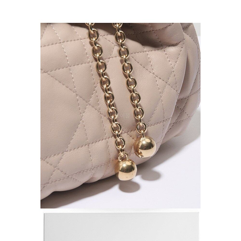  天猫国际探物韩国马鞍包