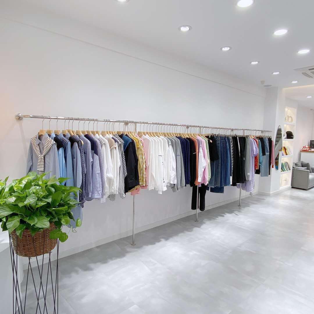 服装店展示架货架上墙壁挂式挂衣杆创意侧挂店铺女简约银色不锈钢