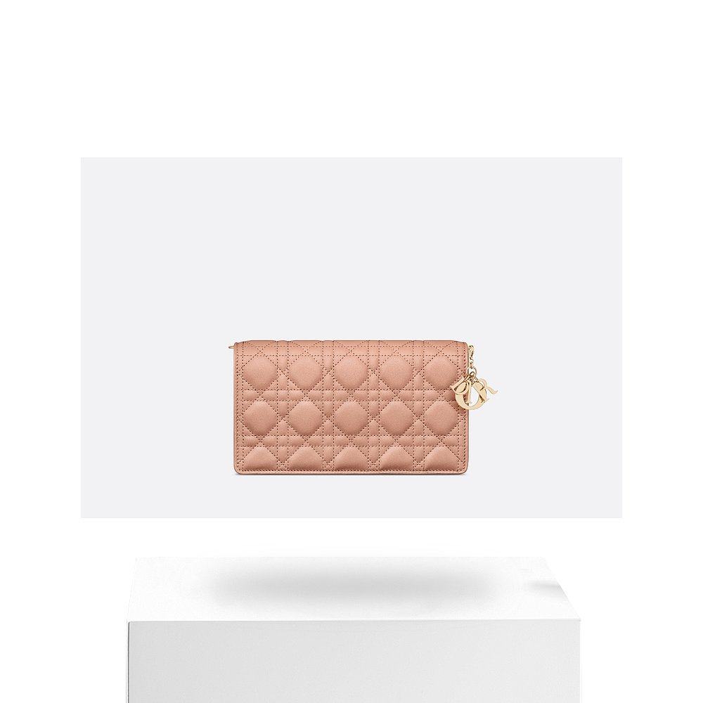  天猫国际探物欧洲手拿包